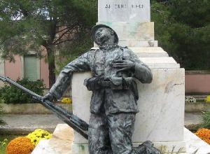 Tricase - piazza Alfredo Codacci Pisanelli - Monumento ai Caduti